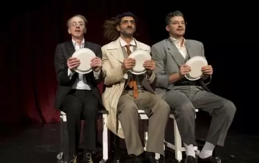  В спектакъла на Теди Москов "Аз обичам, ти обичаш, тя обича".