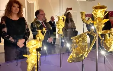 Найден Тодоров и Илияна Йотова бяха първите официални гости на изложбата.