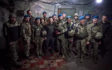 Зеленски се появи на фронта в Донбас