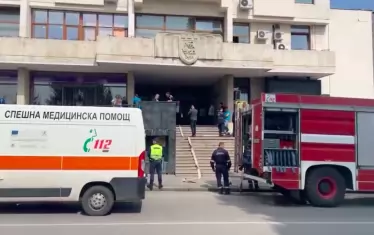 Двама души пострадаха при инцидент в сградата на община Велико Търново