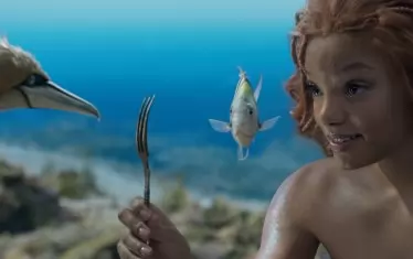  Акуафина озвучава чайката Скатъл.