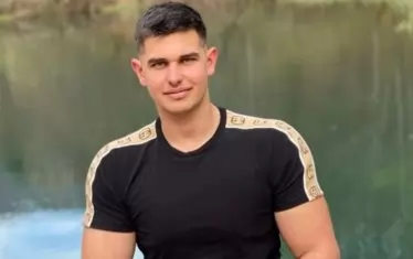  21-годишният Урош Б. е смятан за "проблемен младеж". Стрелял, защото някой обидил сестра му.