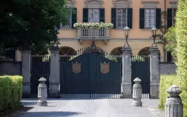  Входът на вила "Сан Мартино" в Аркоре.