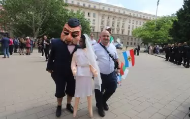 На демонстрацията имаше и куклено шоу.