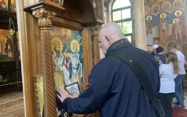 Време и за молитва.