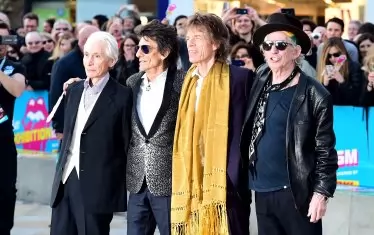 Музикантите пристигат в Лондон за откриването на изложба, посветена на тях, 2016.