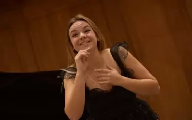  Виола София Низио