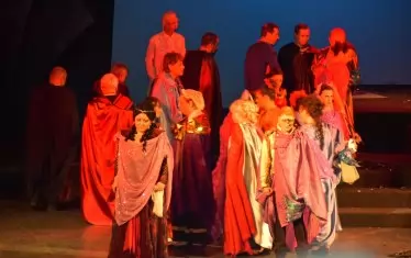  "Бал с маски"