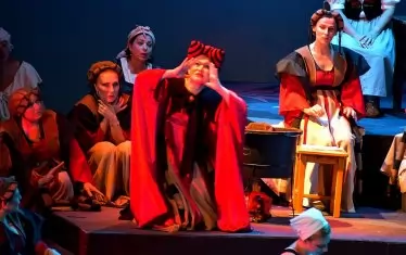  Сцена от "Бал с маски".