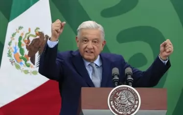  Като кандидат за президент, Лопес Обрадор се зарече да се бори с епидемията от насилие в Мексико, като се фокусира върху социални програми.