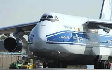  Самолетът Ан-124 "Руслан" е един от най-големите в света. Произведен е през 80-те години в Украйна по съветско време.