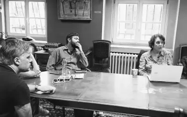  Героят на Александър Кънев ("Порталът") се очертава като основен опонент на този на Карамазов.