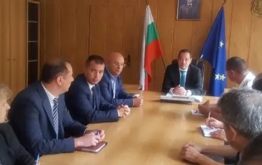  Антон Златанов беше представен пред състава от министър Калин Стоянов и заместника му Стоян Темелакиев ​