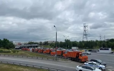  Камиони в очакване да блокират пътя