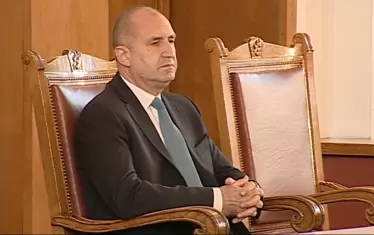 На Радев му мина времето, преди да му свърши мандатът