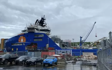  "Хърайзън Арктик" вече е на пристанището в Сейнт Джонс, Нюфаундленд.