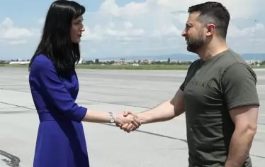 Вицепремиерът Мария Габриел посрещна украинския президент.