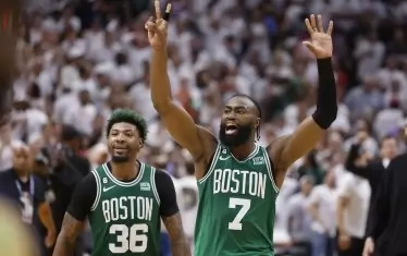 Звездата на "Бостън" получи най-скъпия договор в историята на баскетбола