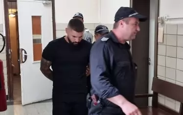 Ройонният съд в Стара Загора разгледа при закрити врата искането на прокуратурата за налагане на мярка за неотклонение "задържане под стража" на Георги Георгиев по обвинение за закана за убийство