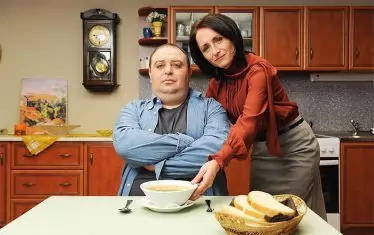  С Албена Павлова - семейство Чеканови от сериала "Столичани в повече".