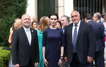  Тодор Тагарев и Бойко Борисов с украинската посланичка  Олеся Илашчук