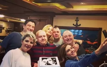  Колегите, с които работи, продължават да формират Любо като човек и артист.