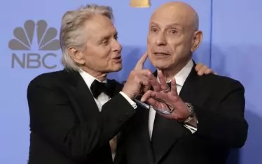  Алън Аркин с Майкъл Дъглас.