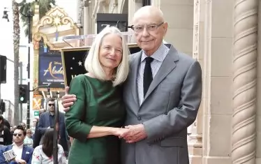  Актьорът със съпругата си Сузане.