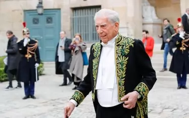  През 2021 г. писателят става член на Френската академия - първият в историята й, който не е написал нито една творба на френски език.