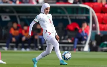 Мароканската защитничка Нуалия Бензина стана първата жена в историята на световните първенства, която игра с хиджаб.