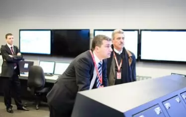 През 2013 г. министърът на енергетиката Драгомир Стойнев, днес депутат от БСП, бе гост на американската Westinghouse в Питсбърг.  
"За мен е изключително важно страната ни да разполага с най-съвременните решения от технологична гледна точка.  Това, което видях, ме кара да мисля, че АР 1000 е една изключително добра технология", заяви тогава Стойнев. 
Едва напоследък има раздвижване по темата. АР 1000 може да е новият, седми реактор в АЕЦ "Козлозуй".