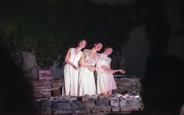  Сцена от постановката на Стефан Зарев по разказите на Джорджо Манганели.