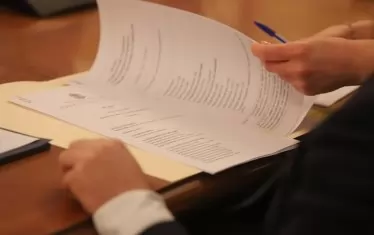 Разочароващата оценка на въздействието на училищния закон струва на данъкоплатците близо 70 000 лв. Всеки член на работната група (трите синдиката, двете сдружения на директорите и двама представители на МОН) е получил по 8000 лв., а председателят (от МОН) - 12 хил. лв.

