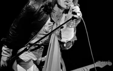 Мик на сцената през 1976 г.