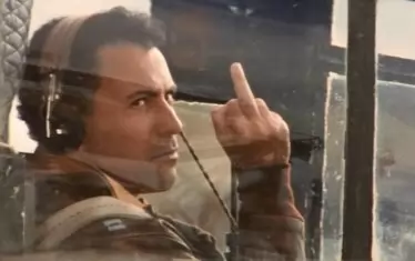  Алън Аркин като пилота Йосариан в "Параграф 22" (1970).