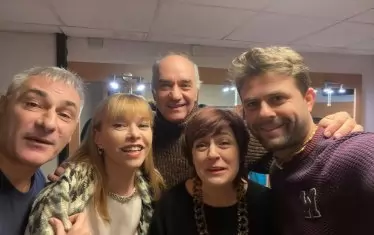   Актрисата с колегите си от хита "Петък, 13" - Христо Гърбов, Мариана Миланова, Георги Кадурин и Фахрадин Фахрадинов.