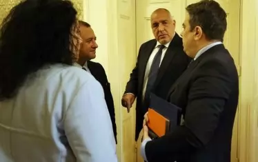 Според водача на ГЕРБ говоренето на Асен Василев за данък върху бакшиша е само за отвличане на вниманието.