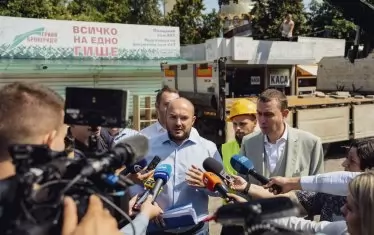  Шефът на СОС Георги Георгиев от ГЕРБ се появи на акцията по премахването на незаконните будки и обвини районния кмет в бездействие.  