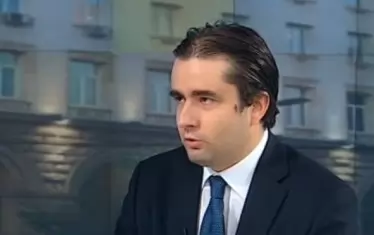 Отпадането на синия талон е лична битка и успех на депутата от ПП Божидар Божанов, който от години се опитва да прокара законовата промяна. 