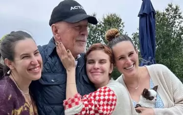  Семейна подкрепа за актьора: Брус Уилис с трите си по-големи дъщери от брака с Деми Мур.