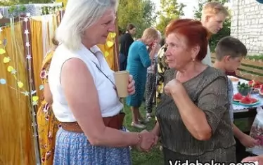 Лошият руски на Кнайсъл не пречи на общуването й с местните жители