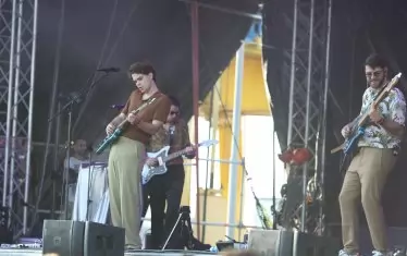 Българите Hayes & Y откриха вечерта на Burgas Summer Live с поредния си професионално изпипан сет.