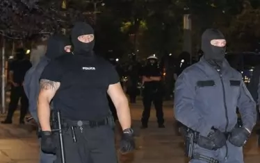 Охраната на паметника. Снимка:Цветан Томчев, "Фейсбук"
