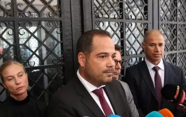  Вътрешният министър Калин Стоянов обясни, че има право да смени всички областни директори и че товва не е по политически причини