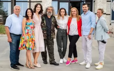 Няколко от любимите лица в сериала.