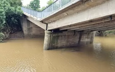  Мост, сгънат на две...