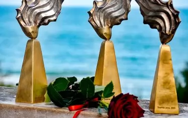  "Златните рози" и морето.