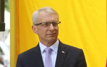 Като човек на науката премиерът Денков  изглежда диалогичен, но този личен капитал си има граници. 