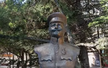  Бюстът отблизо.