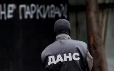 ДАНС беше зачената в политическите интриги на Тройната коалиция и на борбата за влияние между партийни лидери, от което и досега не може да се отърси